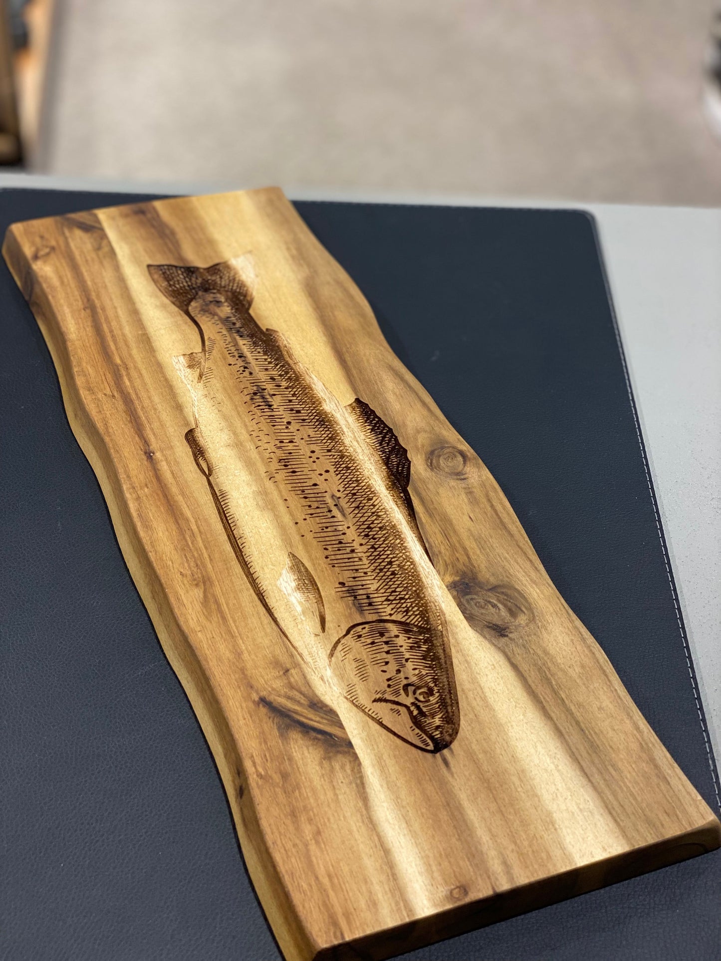 Servierbrett "Salmon" aus Akazie | 53x19cm - INSELLIEBE USEDOM