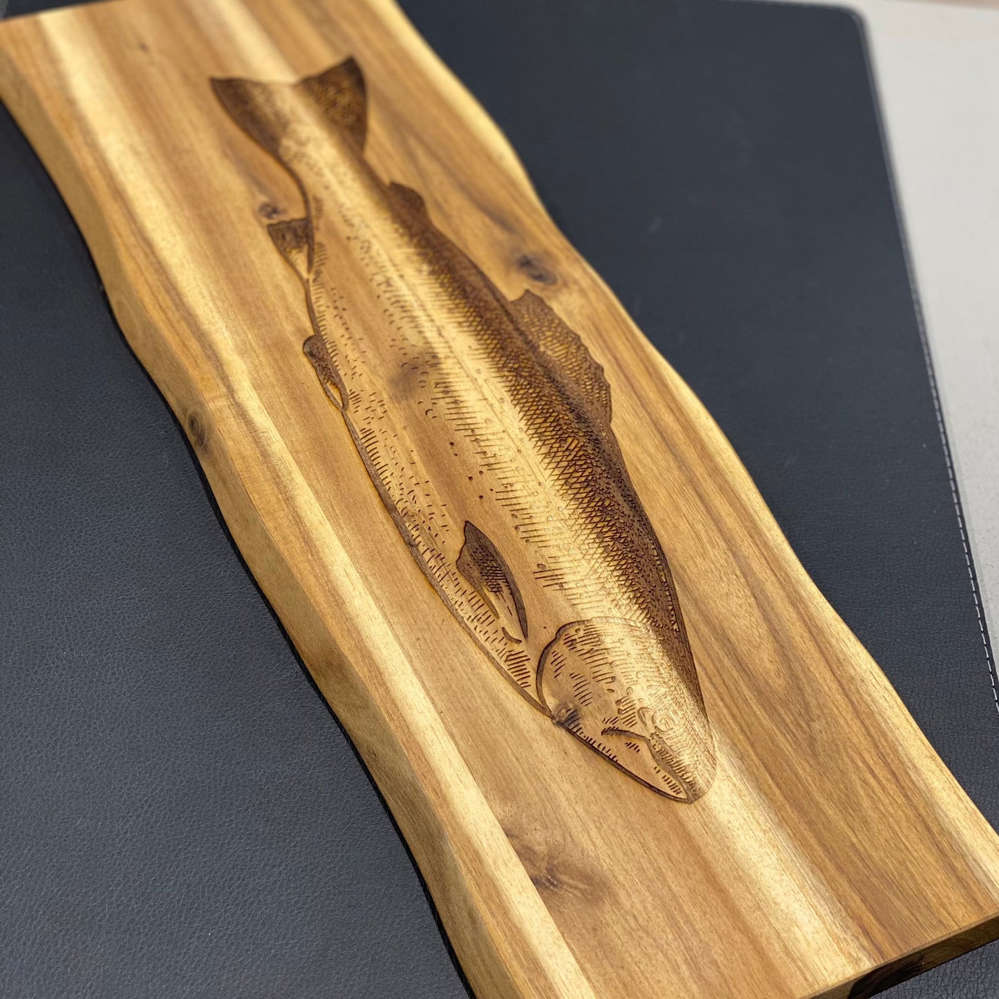 Servierbrett "Salmon" aus Akazie | 53x19cm - INSELLIEBE USEDOM