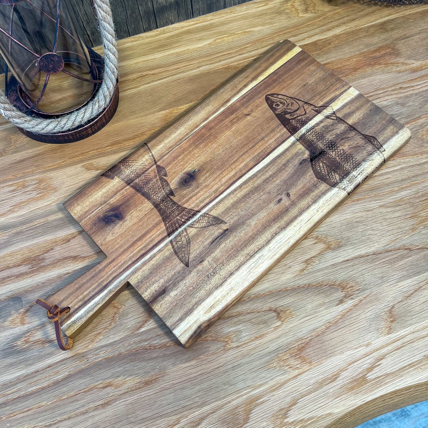 Servierbrett "Hering" mit Griff aus Akazie | 45x22cm - INSELLIEBE USEDOM