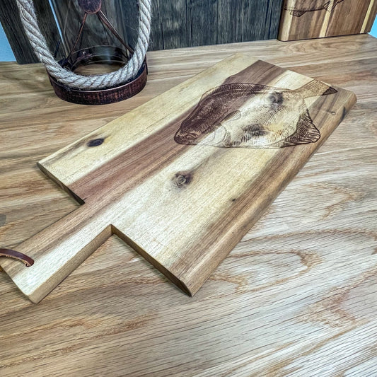 Servierbrett "Flunder" mit Griff aus Akazie | 45x22cm - INSELLIEBE USEDOM